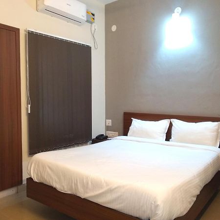 Hotel Aspire Maradu Kochi Exterior foto