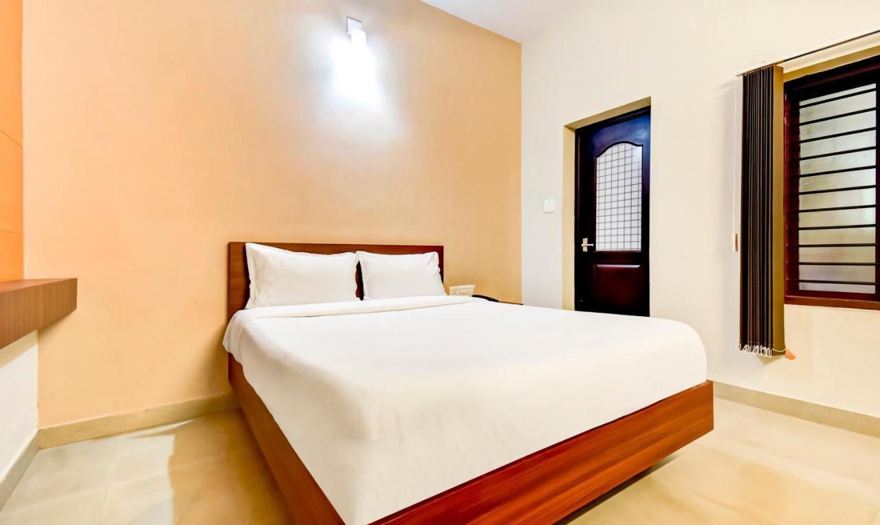 Hotel Aspire Maradu Kochi Exterior foto