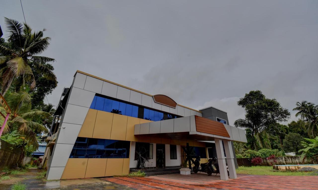 Hotel Aspire Maradu Kochi Exterior foto