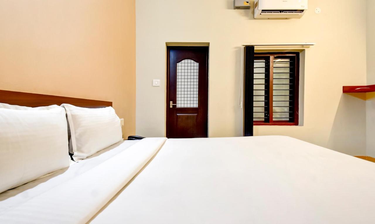 Hotel Aspire Maradu Kochi Exterior foto