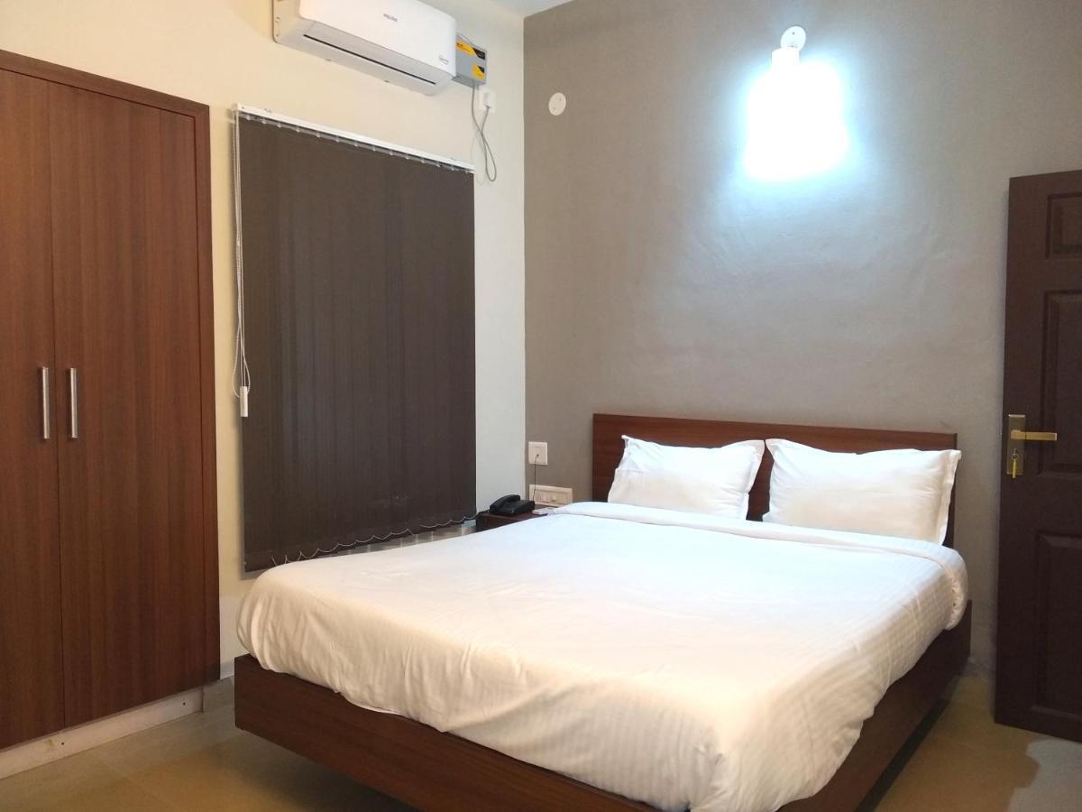 Hotel Aspire Maradu Kochi Exterior foto